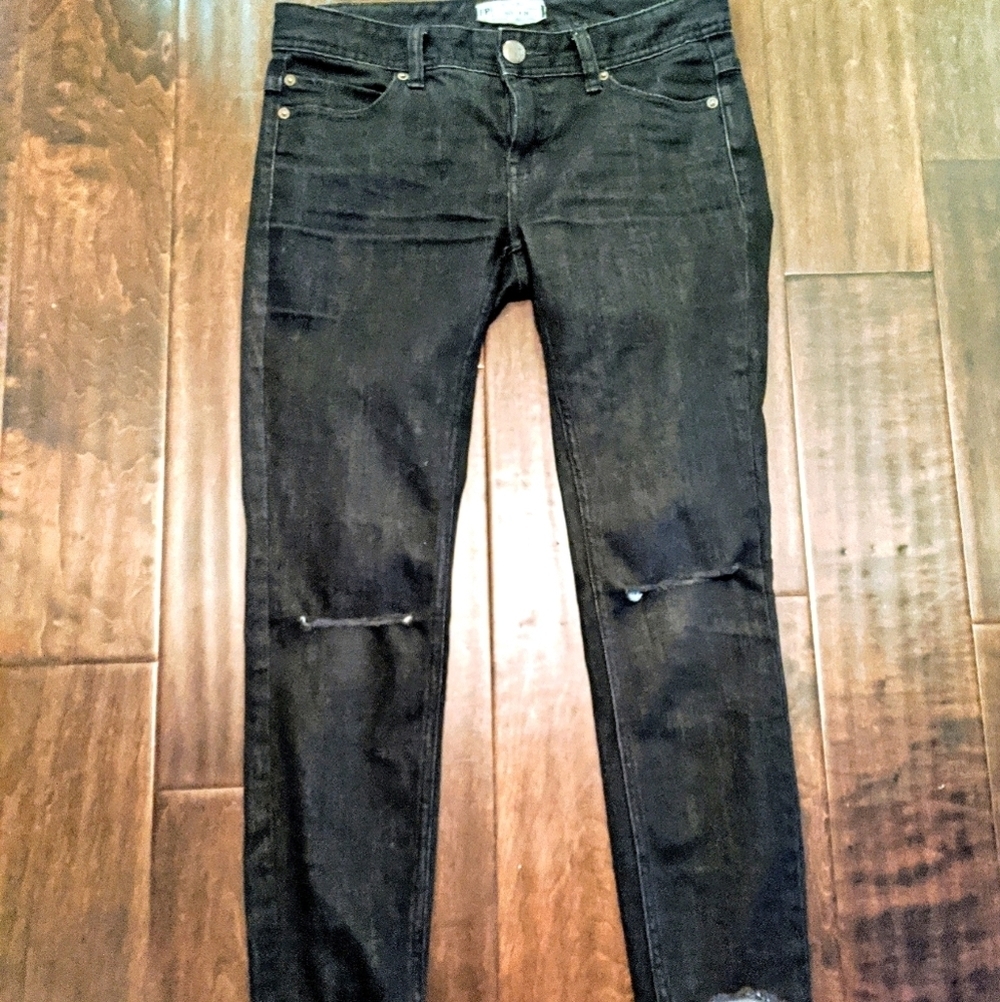 Free the People Black Distressed Crops